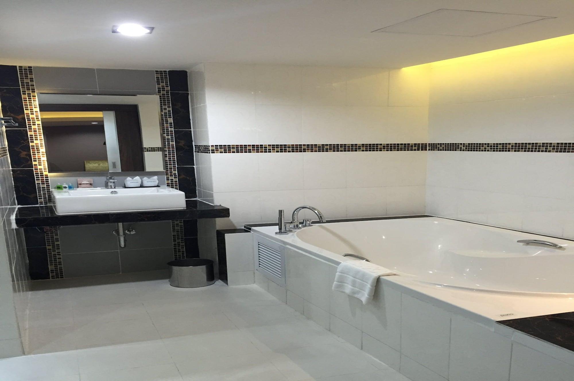 Grand Pink Hotel Hatyai Hat Yai Extérieur photo