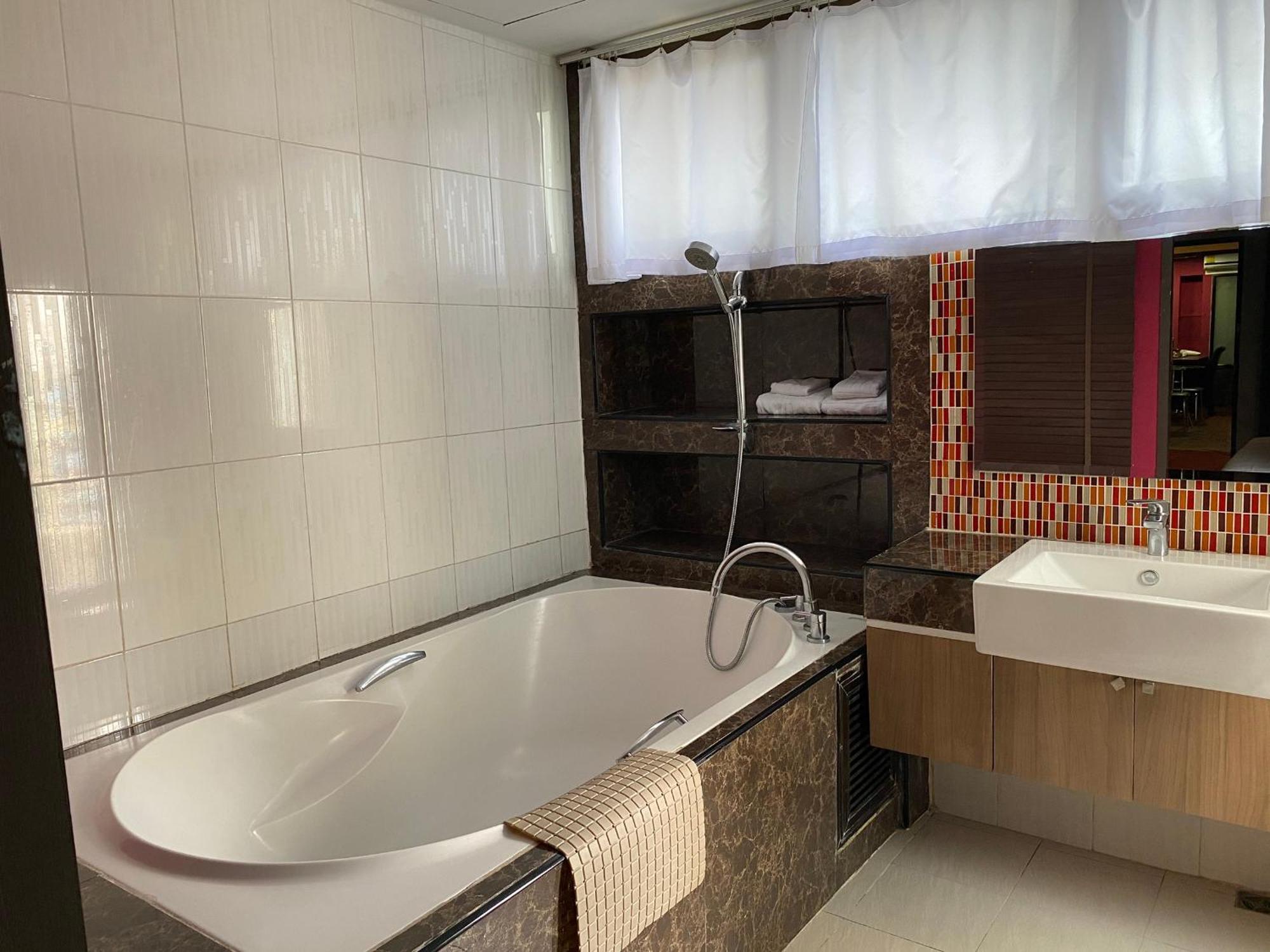 Grand Pink Hotel Hatyai Hat Yai Extérieur photo