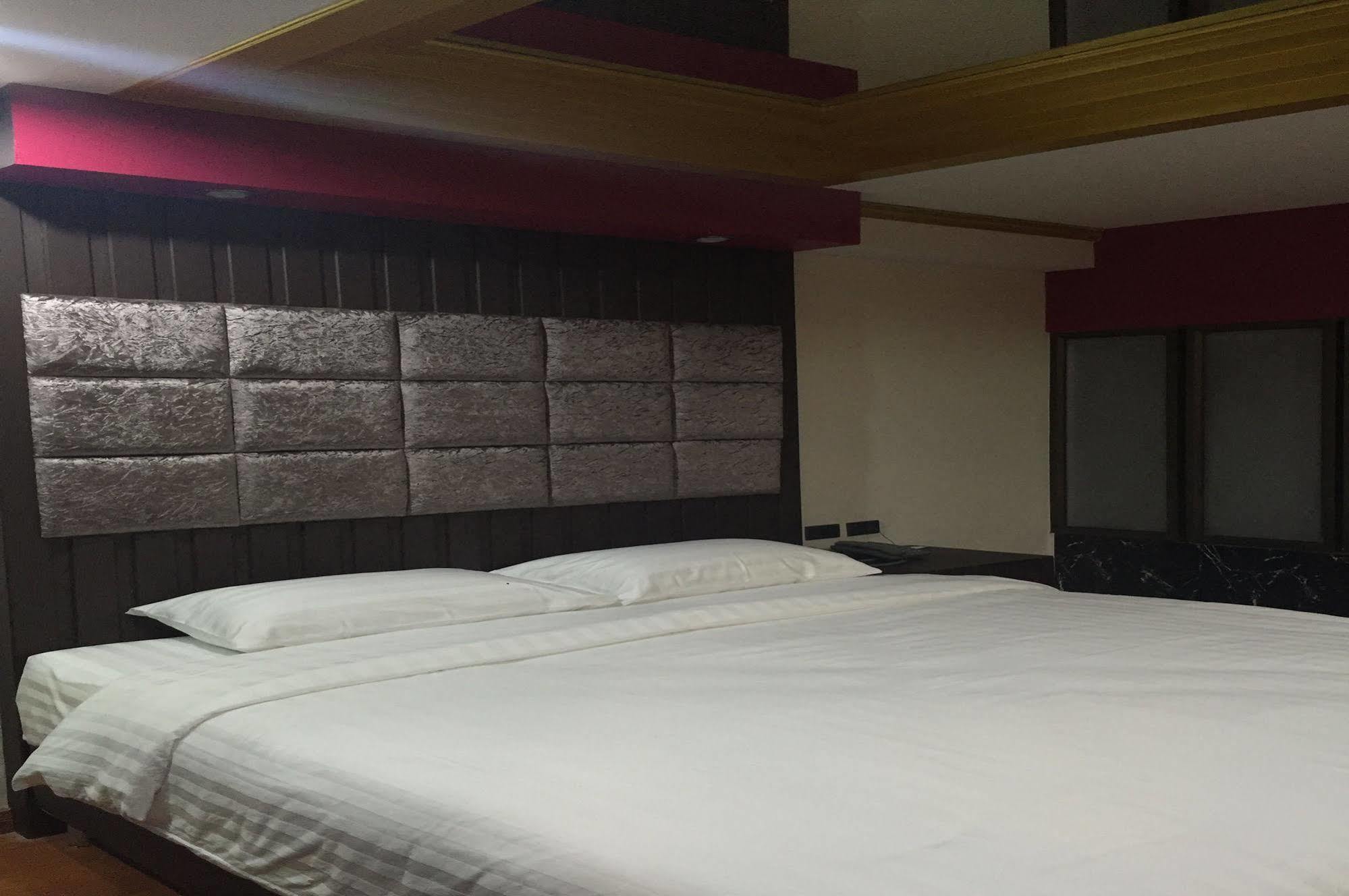 Grand Pink Hotel Hatyai Hat Yai Extérieur photo