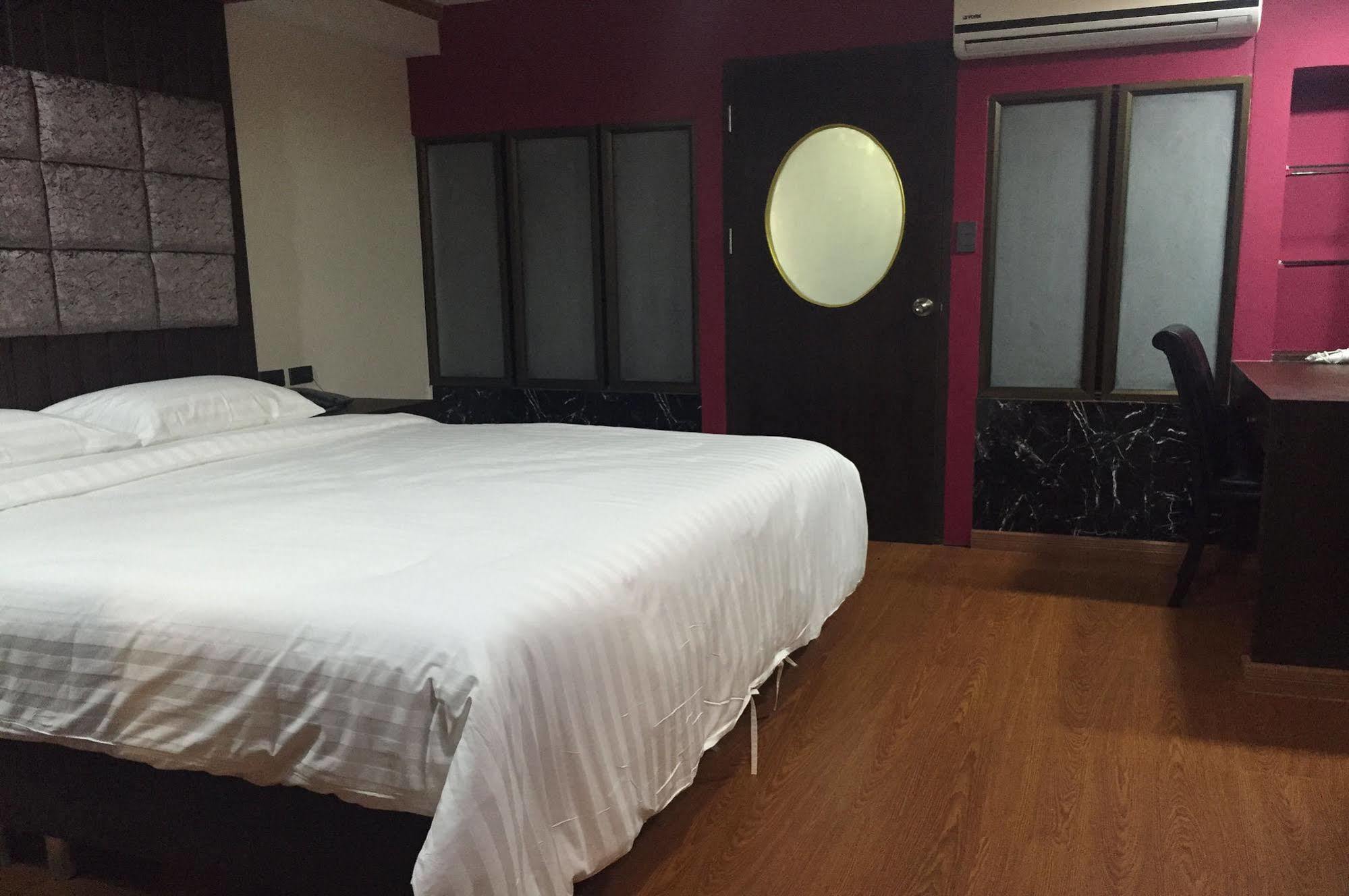 Grand Pink Hotel Hatyai Hat Yai Extérieur photo